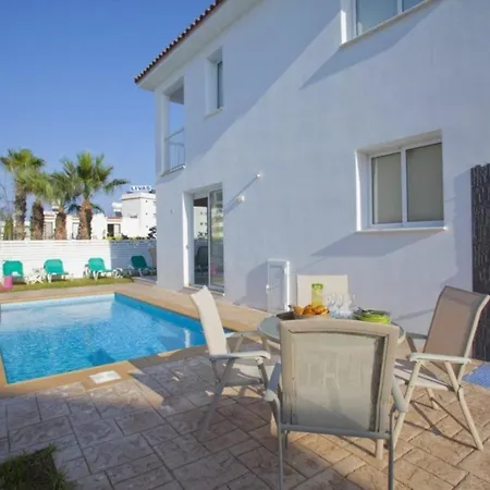 Dorothy 2 Minute Walk From Pernera Beach 111 Protaras