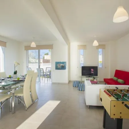 Dorothy 2 Minute Walk From Pernera Beach 111 Villa *
