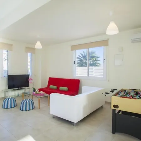 Dorothy 2 Minute Walk From Pernera Beach 111 Villa *
