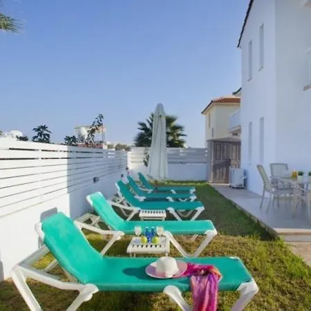 Dorothy 2 Minute Walk From Pernera Beach 111 * Protaras